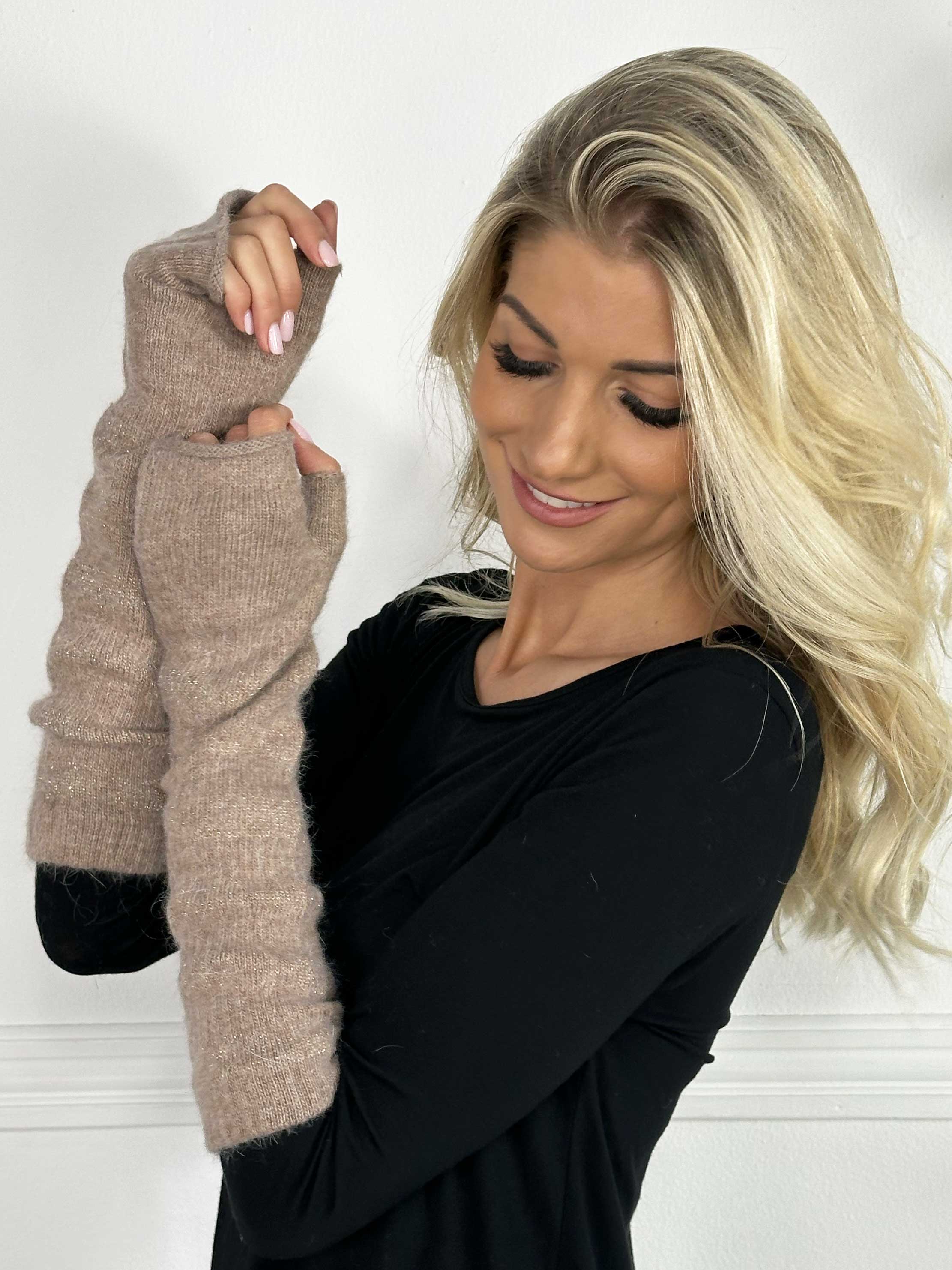 Tacita - Mjuka handskar / armvärmare med glimmertrådar